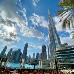 Dubai látkép, modern épületekkel és befektetési lehetőségekkel